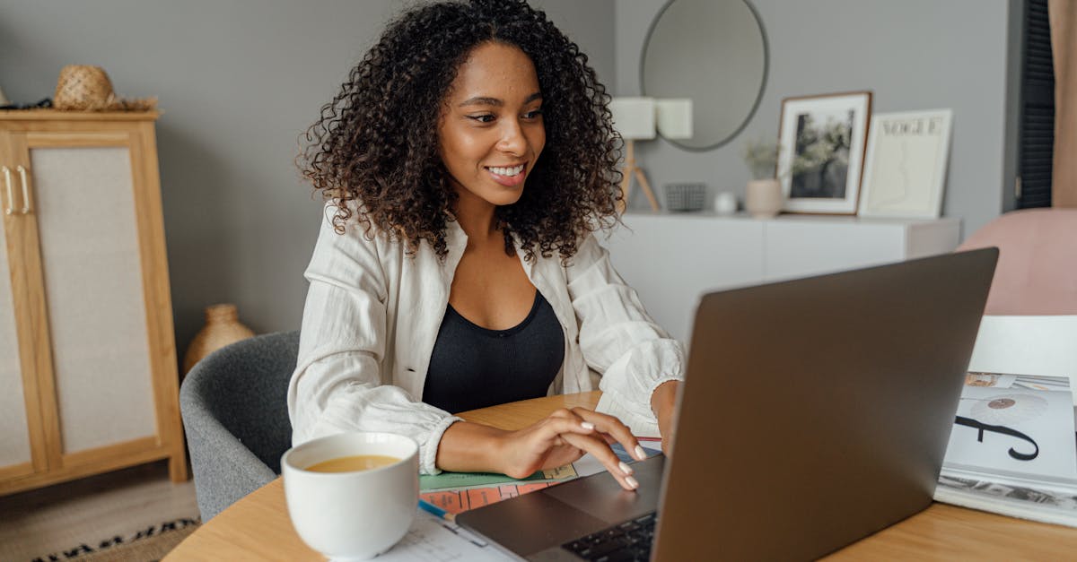 découvrez les avantages du travail à distance, tels que la flexibilité, l'équilibre entre vie professionnelle et personnelle, et la réduction des déplacements, qui améliorent la qualité de vie et boostent la productivité.