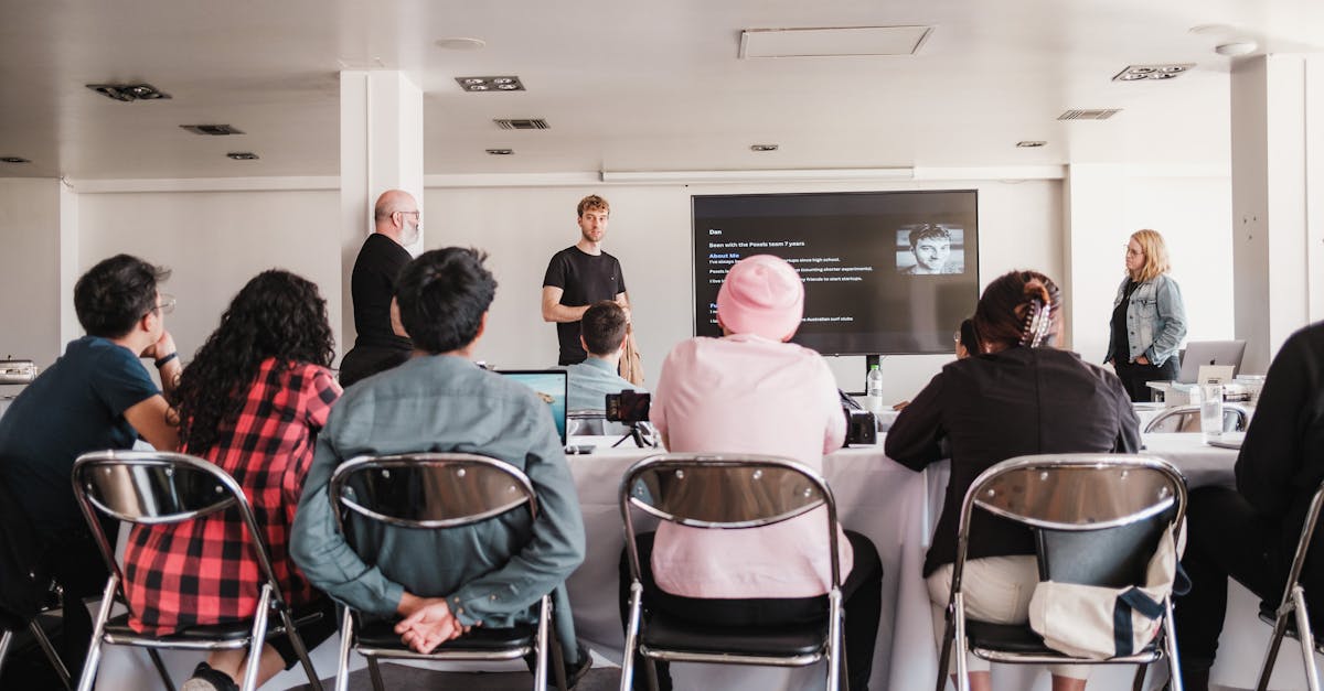 découvrez l'importance de la communication interne dans votre entreprise. optimisez la collaboration, renforcez l'engagement des employés et favorisez un environnement de travail positif grâce à des stratégies efficaces de communication interne.